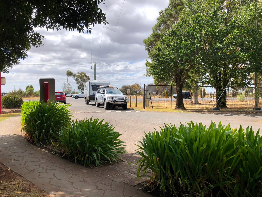 During peak times, more than 7000 cars per hour pass the Rockbank Caravan Park!