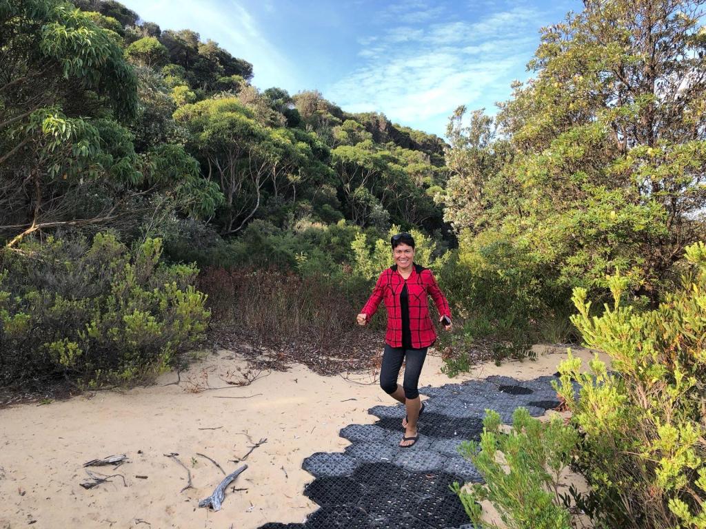 Several hundred metres of rubber matting make walking very easy at Marlo.